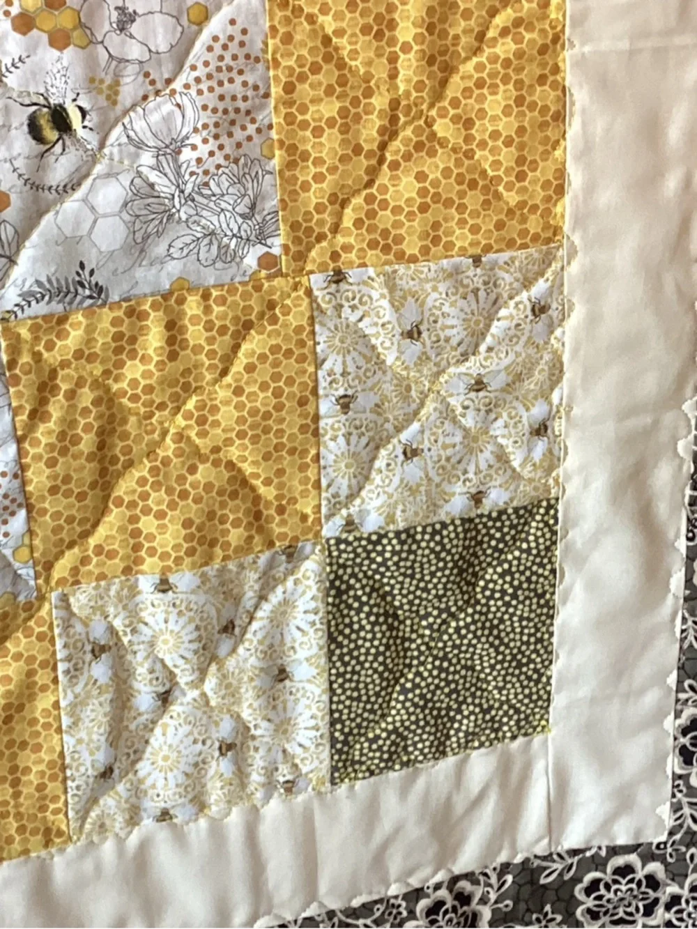 NWT. Hand Crafted Honey Bees Quilt